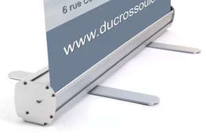 Roll-up : Totem en toile rétractable