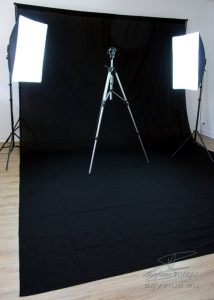Studio photo et vidéo avec fond noir