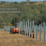 Chantier panneaux photovoltaïques sur site industriel